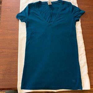 Women’s XS Victoria’s Secret pink v neck tee shirt